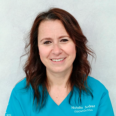 Natalia Suárez odontologista y especialista en implantes en Clínica Dental El Alisal